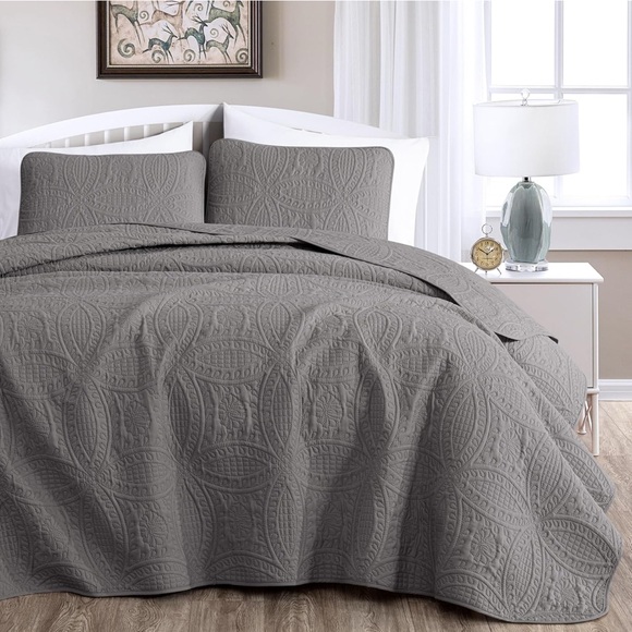 Chezmoi Collection Austin 3Piece Oversized
Bedspread Coverlet Set Queen Gray New - Picture 2 of 9